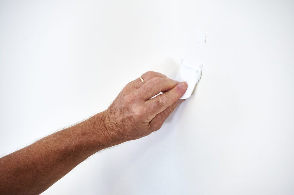 How to Prepare, Repair and Repaint Cracked Walls
